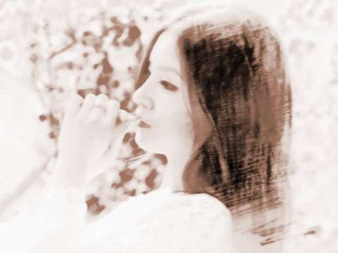 八字中带桃花的人特点是什么